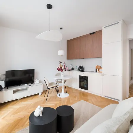 Krasinski Garden Superior By Bookinghost