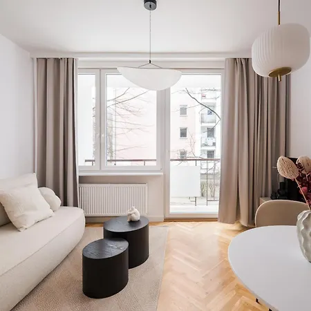 Krasinski Garden Superior By Bookinghost Appartement *